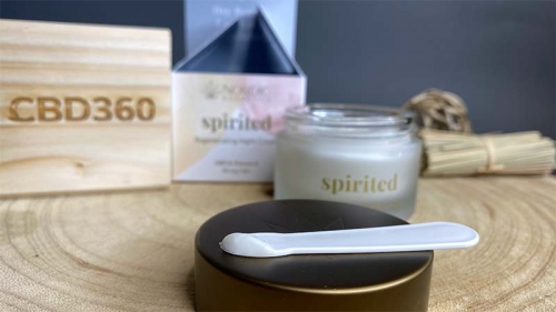 Nordic Cosmetic CBD Nachtcreme Spirited Farbe