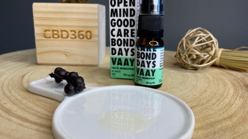VAAY CBD Öl Mundspray mit Minzöl Farbe